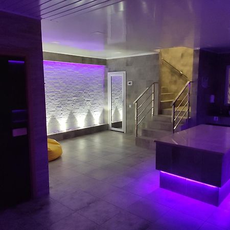 Sv Hotel, Restaurant & Airport Parking Todiresti  Экстерьер фото