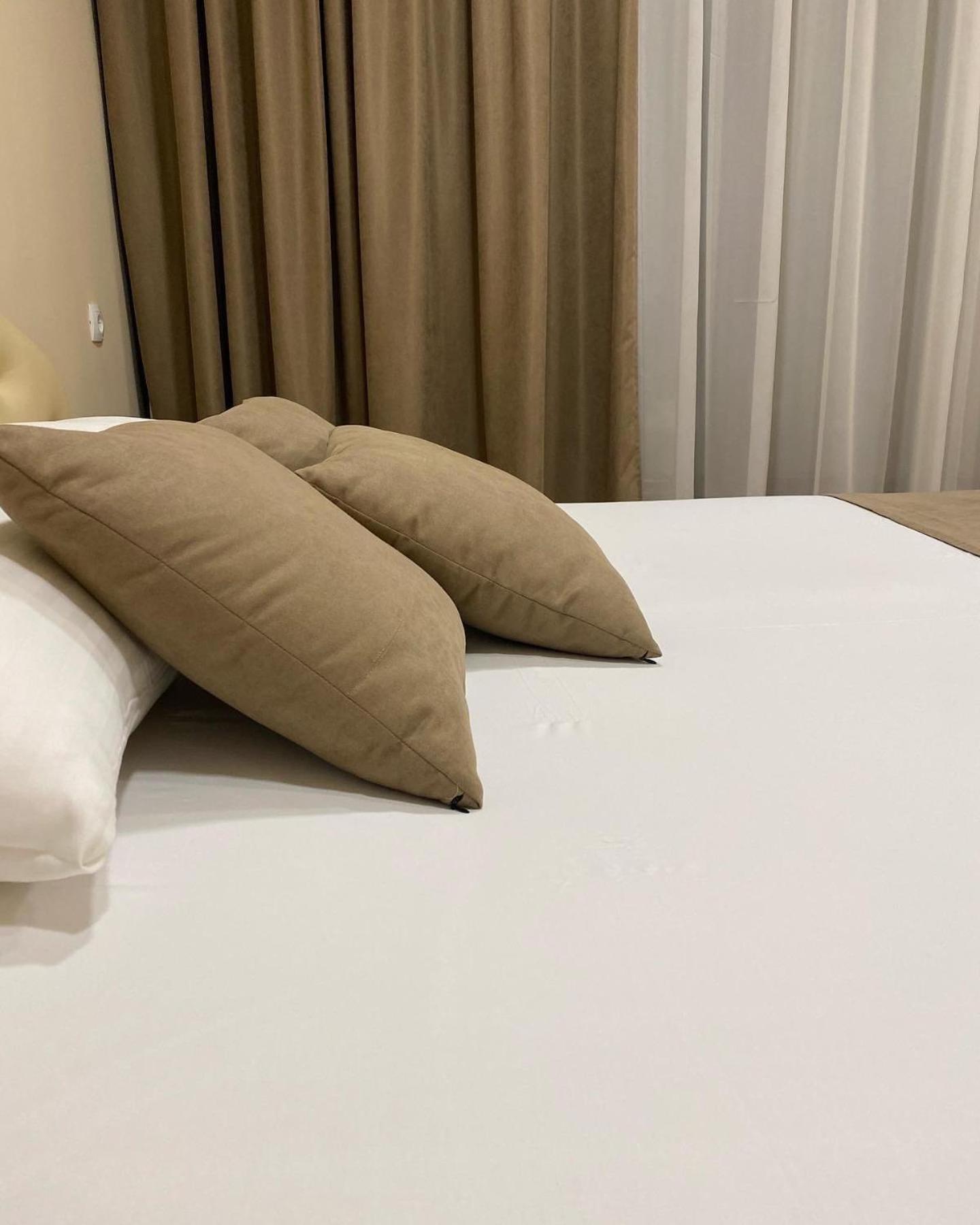 Sv Hotel, Restaurant & Airport Parking Todiresti  Экстерьер фото