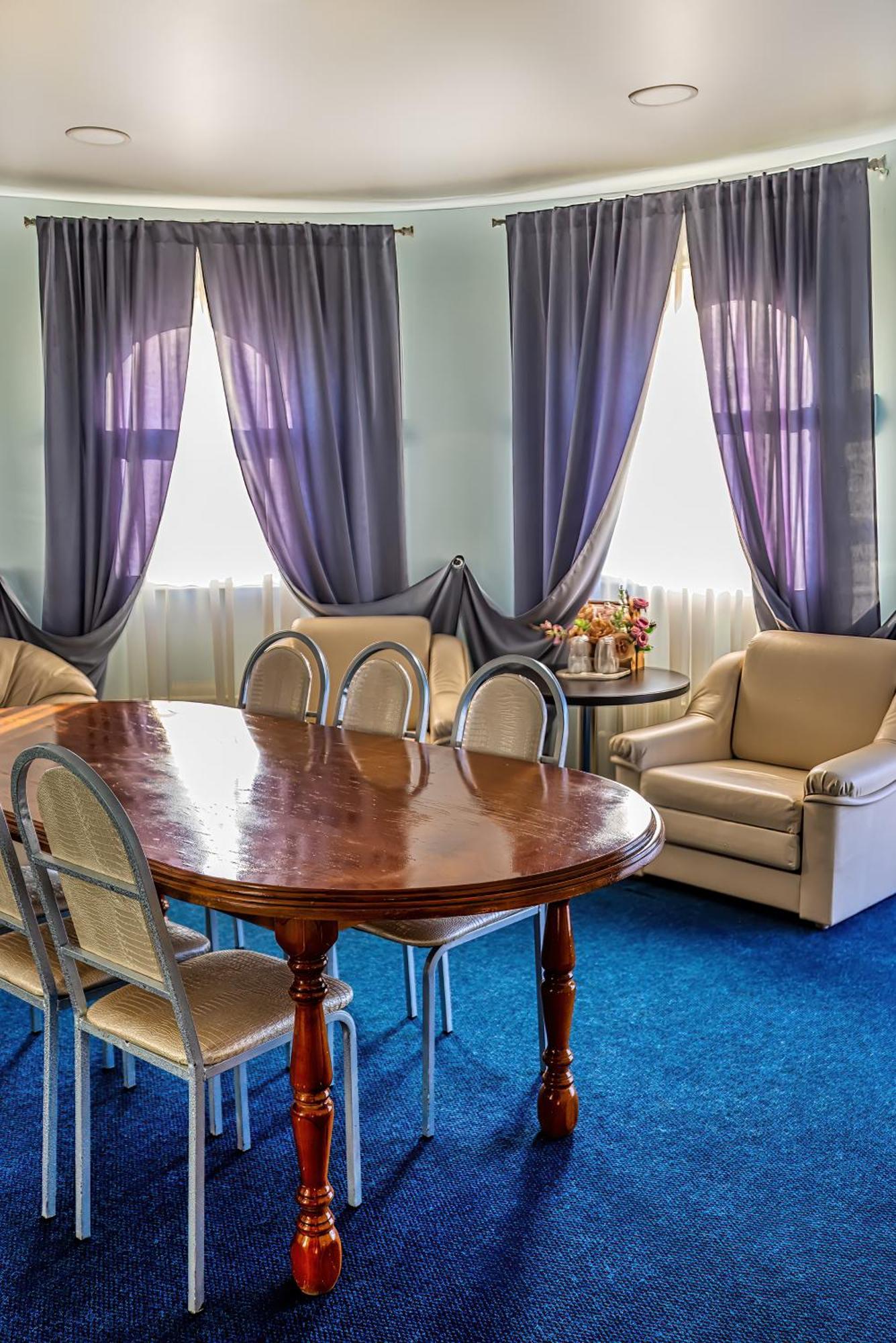 Sv Hotel, Restaurant & Airport Parking Todiresti  Экстерьер фото
