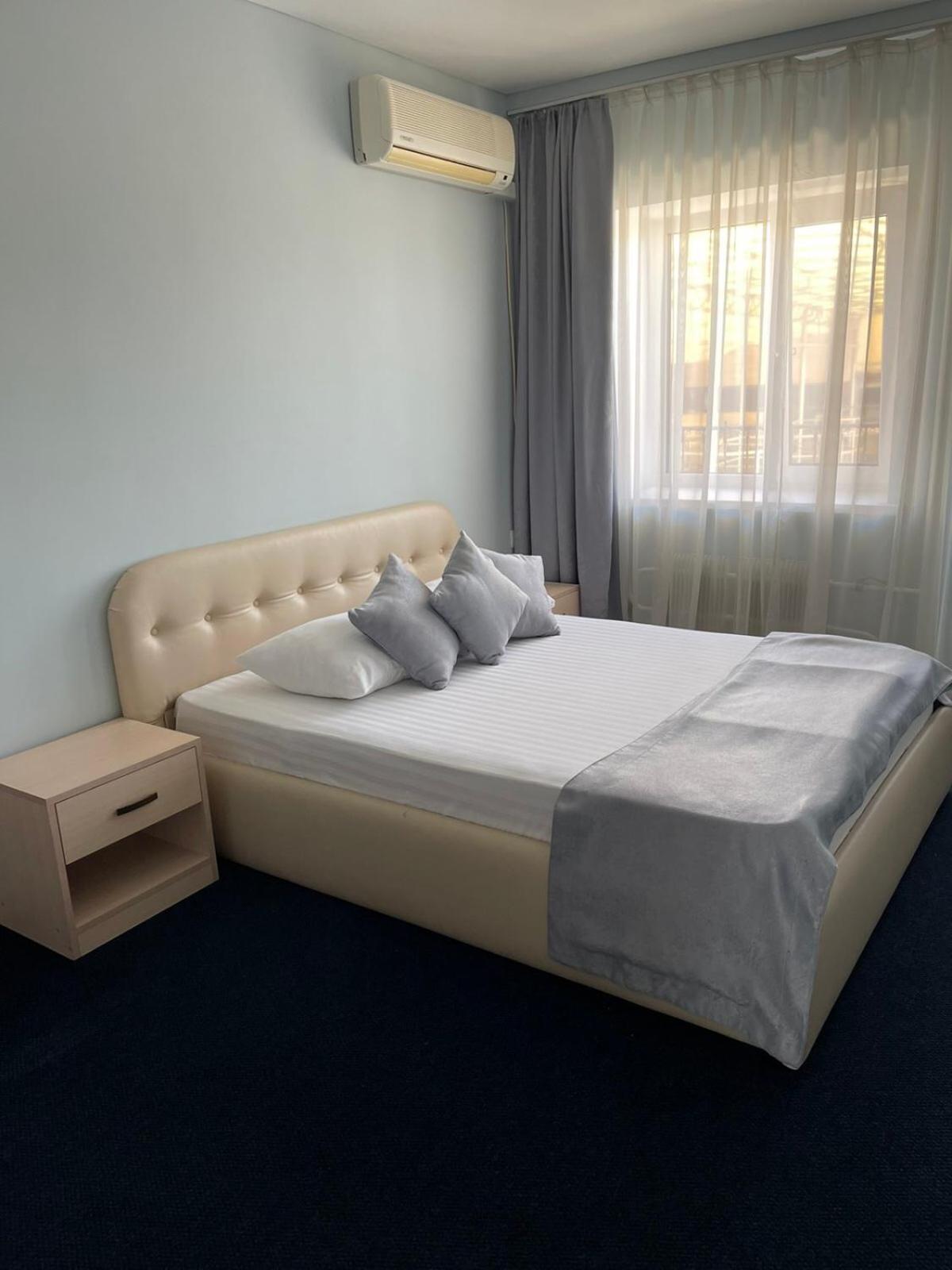 Sv Hotel, Restaurant & Airport Parking Todiresti  Экстерьер фото