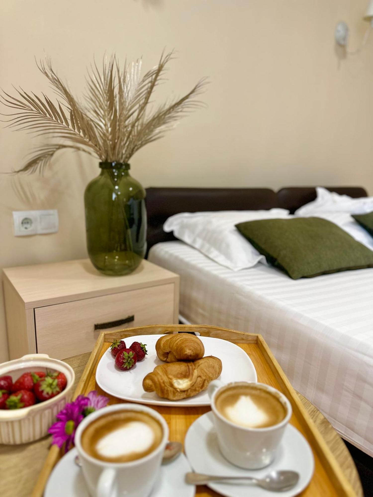 Sv Hotel, Restaurant & Airport Parking Todiresti  Экстерьер фото