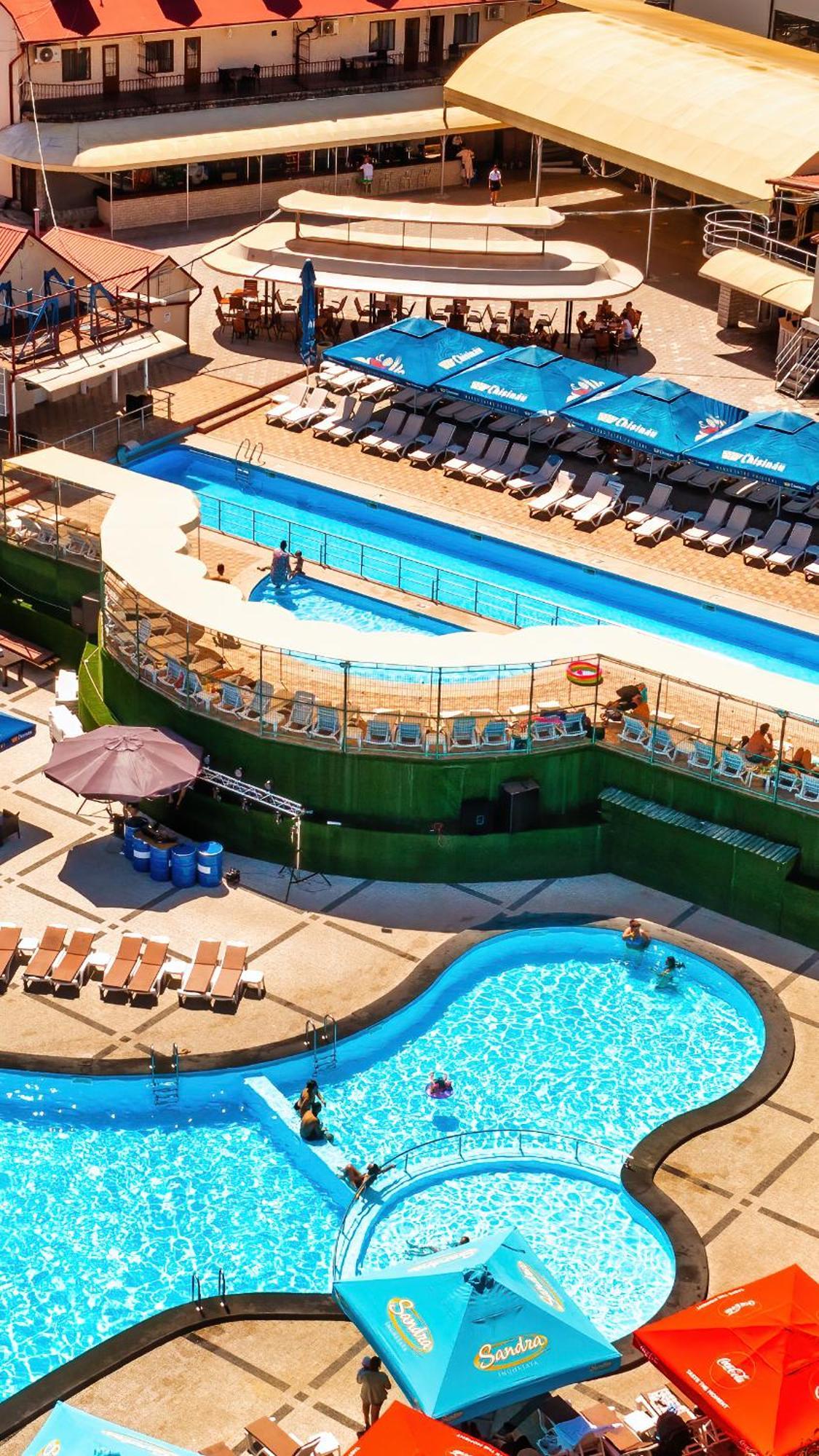 Sv Hotel, Restaurant & Airport Parking Todiresti  Экстерьер фото