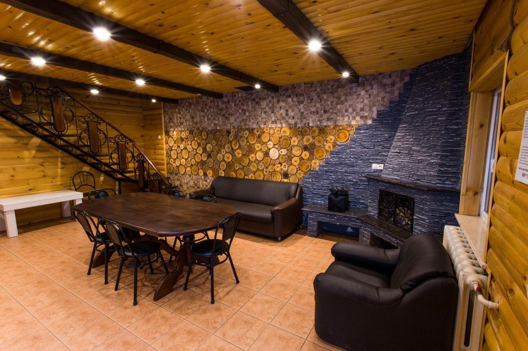 Sv Hotel, Restaurant & Airport Parking Todiresti  Экстерьер фото