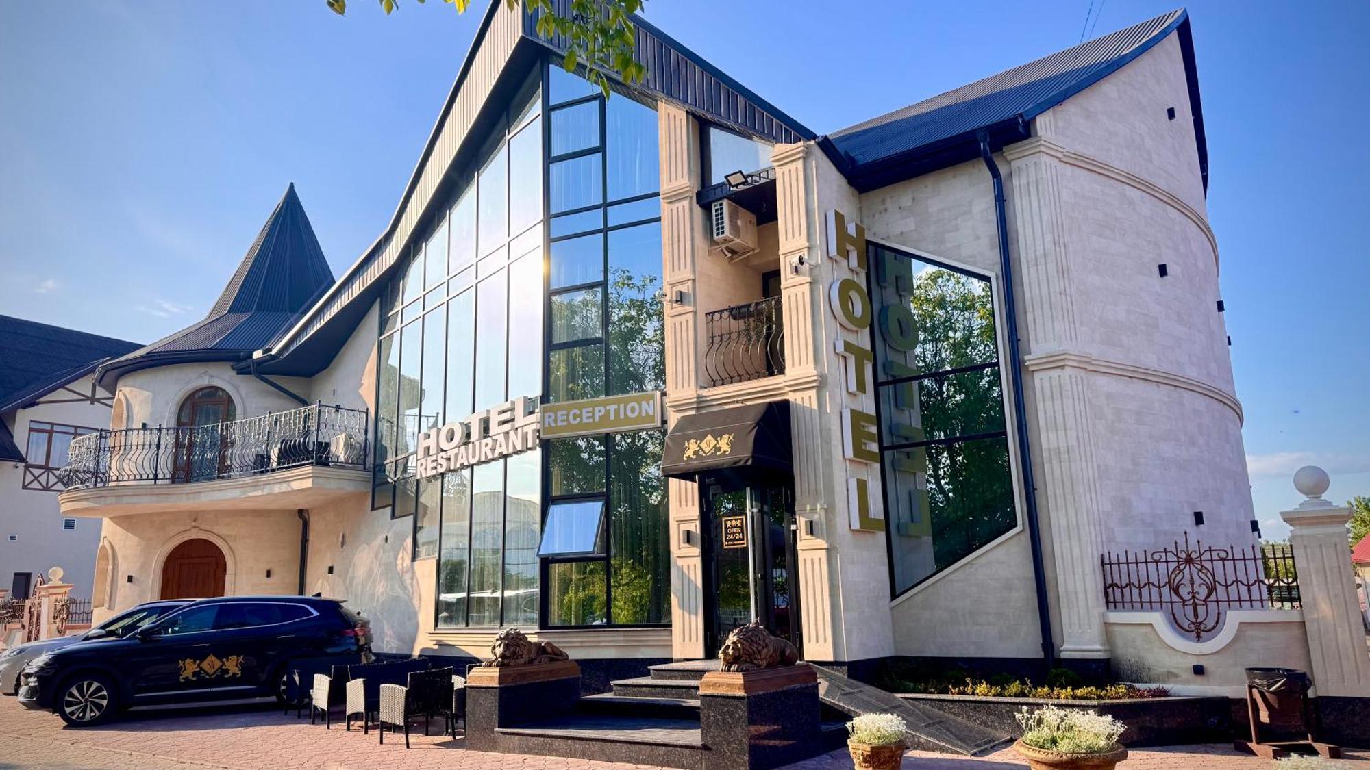 Sv Hotel, Restaurant & Airport Parking Todiresti  Экстерьер фото
